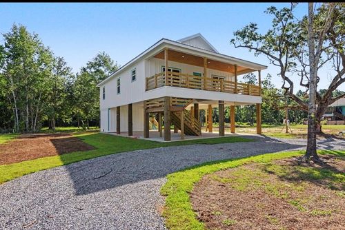 318 Hillcrest St, Waveland, MS, 39576-4223 | Card Image