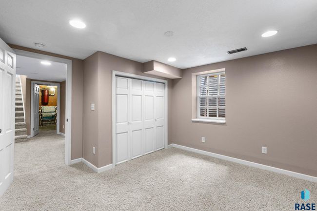 2424 S Main Ave, House other with 4 bedrooms, 3 bathrooms and null parking in Sioux Falls SD | Image 33