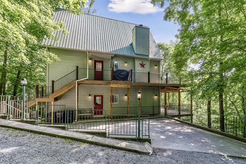 813 Cherokee Dr, Smithville, TN, 37166-1209 | Card Image