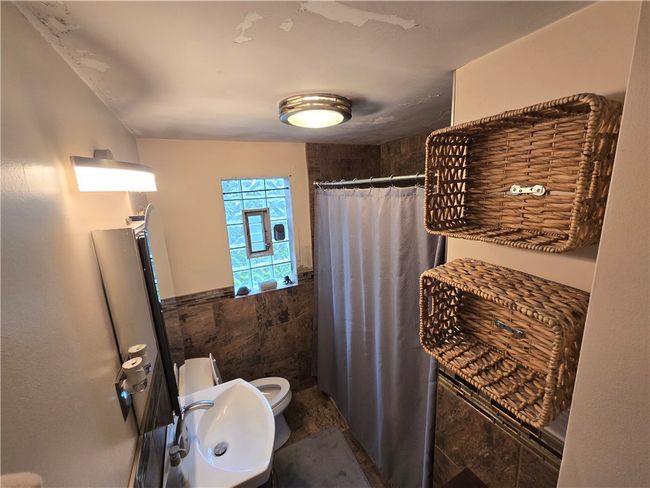 4013 Mcwhinney St, House other with 2 bedrooms, 2 bathrooms and 1 parking in Munhall PA | Image 8