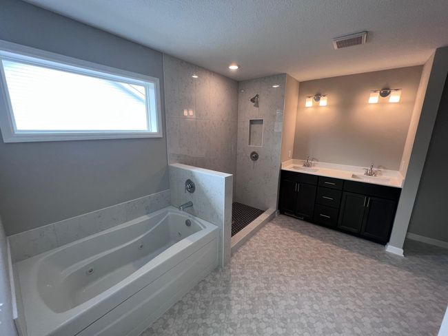 Master Bathroom | Image 23