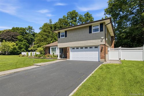 61 Viola Dr, Glen Cove, NY, 11542-3327 | Card Image