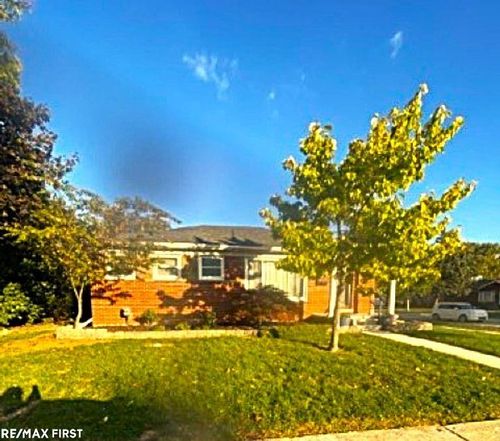 26500 Ursuline St, Saint Clair Shores, MI, 48081-1721 | Card Image