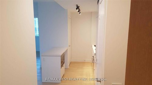 1705-7 Grenville St, Toronto, ON, M4Y0E9 | Card Image