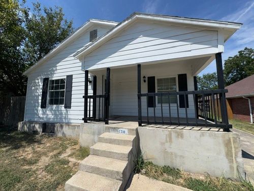 3728 S Main St, Fort Worth, TX, 76110-5415 | Card Image