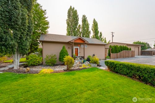 716 S Wanapum Dr, Moses Lake, WA, 98837-2932 | Card Image