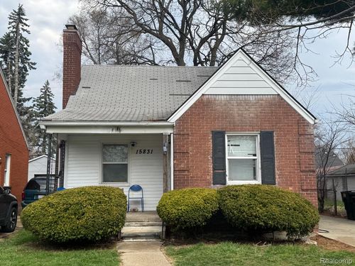 15831 Saratoga St, Detroit, MI, 48205-2933 | Card Image
