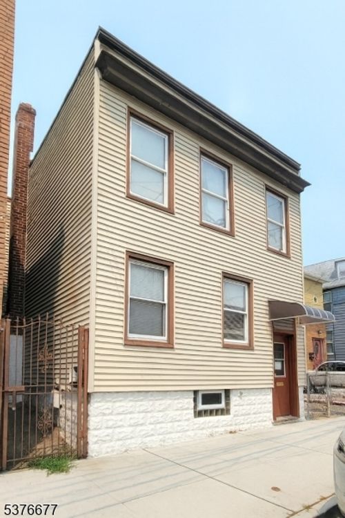1-122 Cross St, Harrison, NJ, 07029-2605 | Card Image