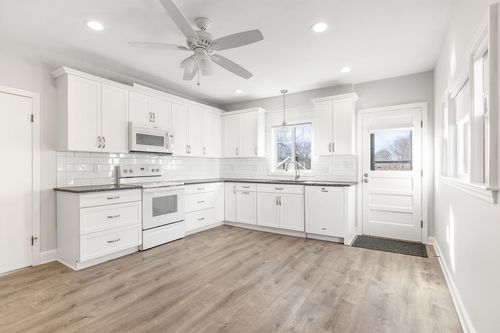 2-33 Pearl St, Natick, MA, 01760-4813 | Card Image