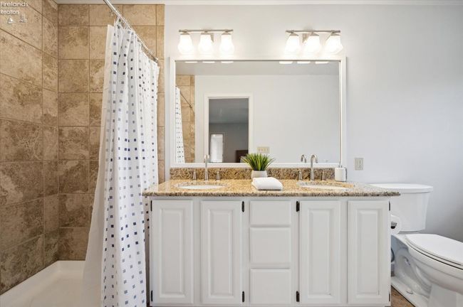 608 Monument Vw, Condo with 2 bedrooms, 3 bathrooms and 1 parking in Marblehead OH | Image 19