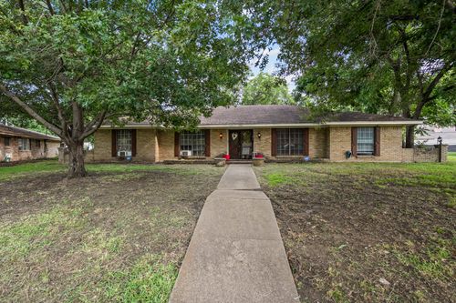 729 Surrey Cir, Grand Prairie, TX, 75050-6324 | Card Image