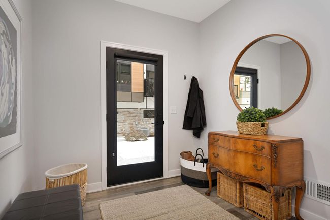 Spacious entryway from courtyard | Image 23