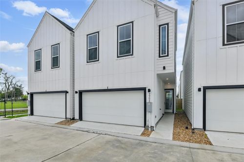 i-9902 Clark Rd, Houston, TX, 77076-5023 | Card Image