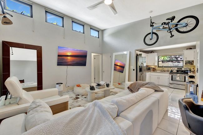 Living room and kitchen 1403 | Image 12