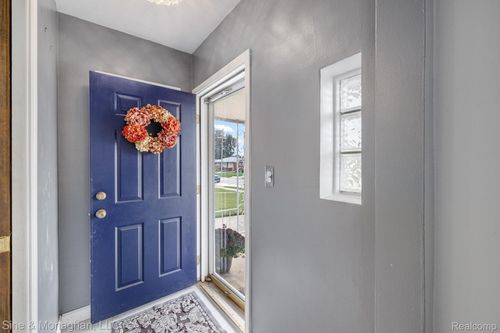 17121 Wilson Ave, Eastpointe, MI, 48021-1244 | Card Image