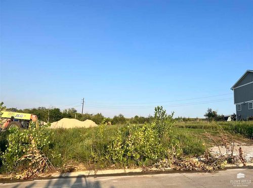4864 High Prairie Dr, Manhattan, KS, 66502-9014 | Card Image