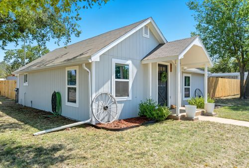 801 Carolina St, Graham, TX, 76450-3626 | Card Image