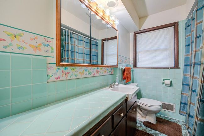 22 Bathroom | Image 32
