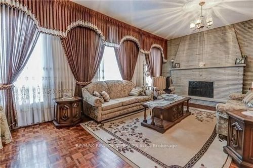 32 Fenton Way, Brampton, ON, L6P0P6 | Card Image