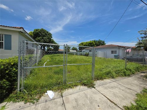 231 Nw 62nd Ave, Miami, FL, 33126-4651 | Card Image