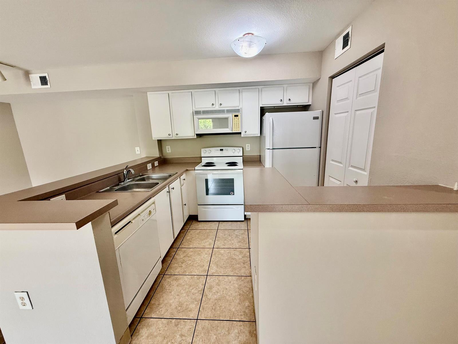 Residential Lease in Port St. Lucie 2