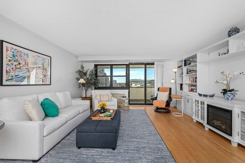 15r-2 Hawthorne Pl, Boston, MA, 02114-2350 | Card Image
