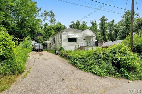 10060 Valley Dr, Saint Louis, MO, 63137-3949 | Card Image