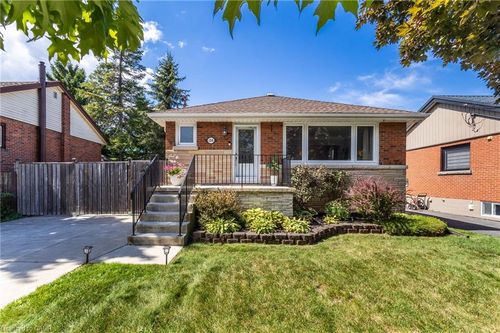 136 W 24th St, Hamilton, ON, L9C4W4 | Card Image