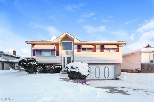 15609 Mendota Ave, Maple Heights, OH, 44137-4803 | Card Image