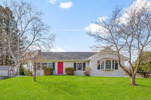 11 Gale Dr, Poughkeepsie, NY, 12603-5716 | Card Image