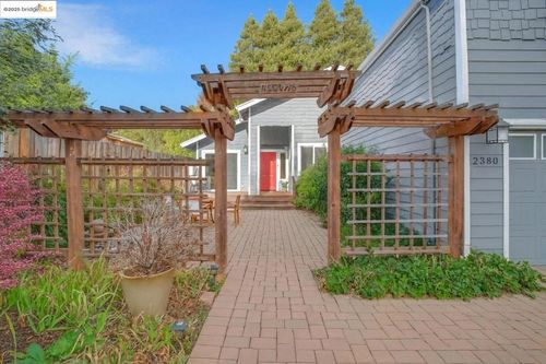 2380 Martinez Ct, Pinole, CA, 94564-1160 | Card Image