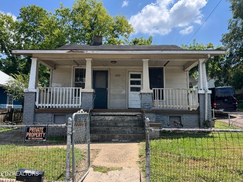 1232 W Baxter Ave, Knoxville, TN, 37921-6950 | Card Image