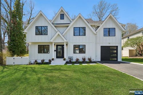 45 Meadow St, Demarest, NJ, 07627-2407 | Card Image
