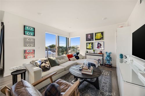 unit-305-518 E Windsor Rd, Glendale, CA, 91205-4166 | Card Image