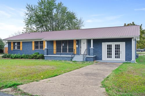 401 S Cedar St, Sallisaw, OK, 74955-5807 | Card Image