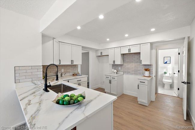 16-20850 Glen Lodge -16.jpg | Image 8