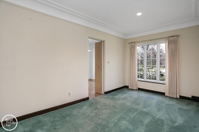 Dining Area to Kitchen | Image 10