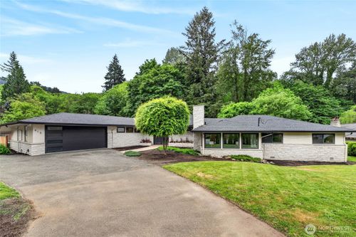 415 Front St S, Issaquah, WA, 98027-4210 | Card Image