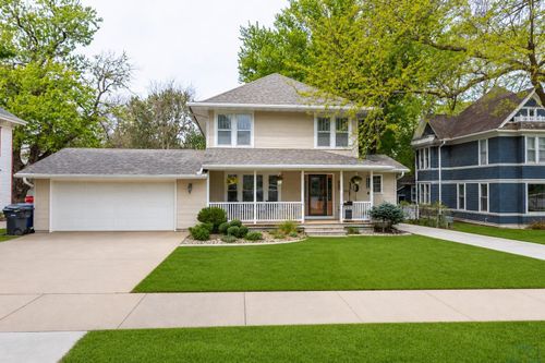 909 Central Ave Sw, Le Mars, IA, 51031-2537 | Card Image