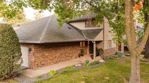 1148 Hollybrook Dr, Wayzata, MN, 55391-1372 | Card Image