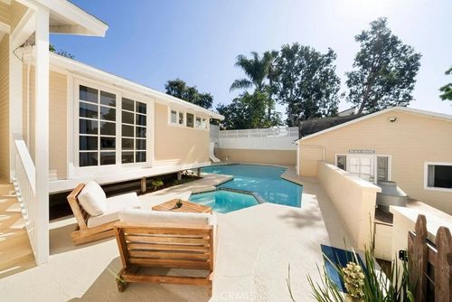 541 Oak St, Laguna Beach, CA, 92651-2918 | Card Image