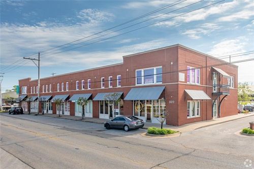 215-809 Sw A St, Bentonville, AR, 72712-6252 | Card Image