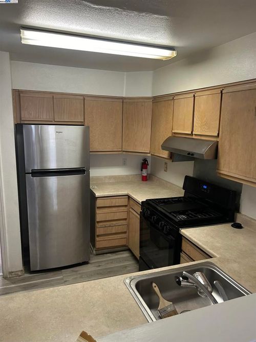 1830 Vicksburg Ave, Oakland, CA, 94601-5817 | Card Image