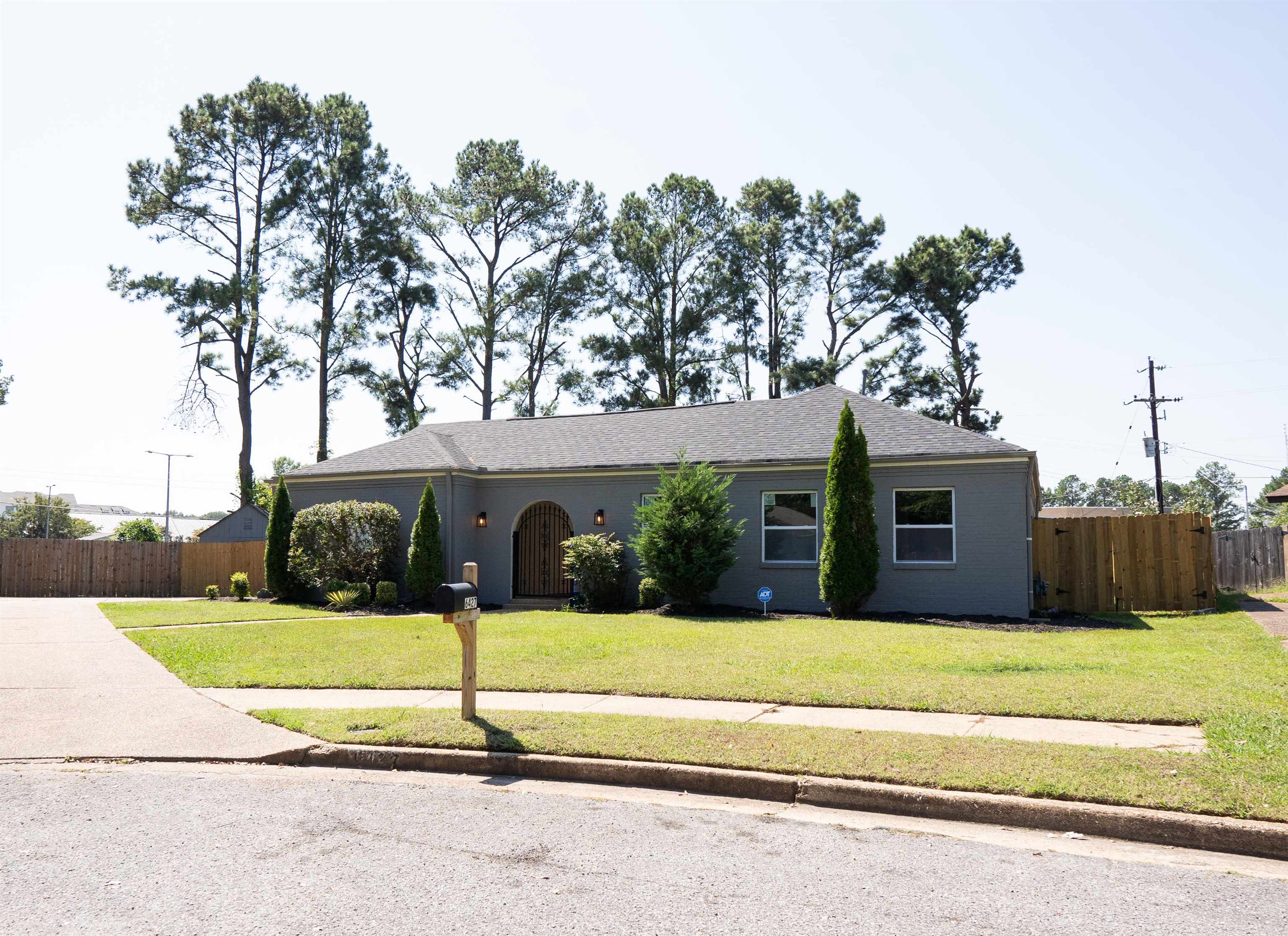 Sulgrave Dr, Memphis, TN 38119