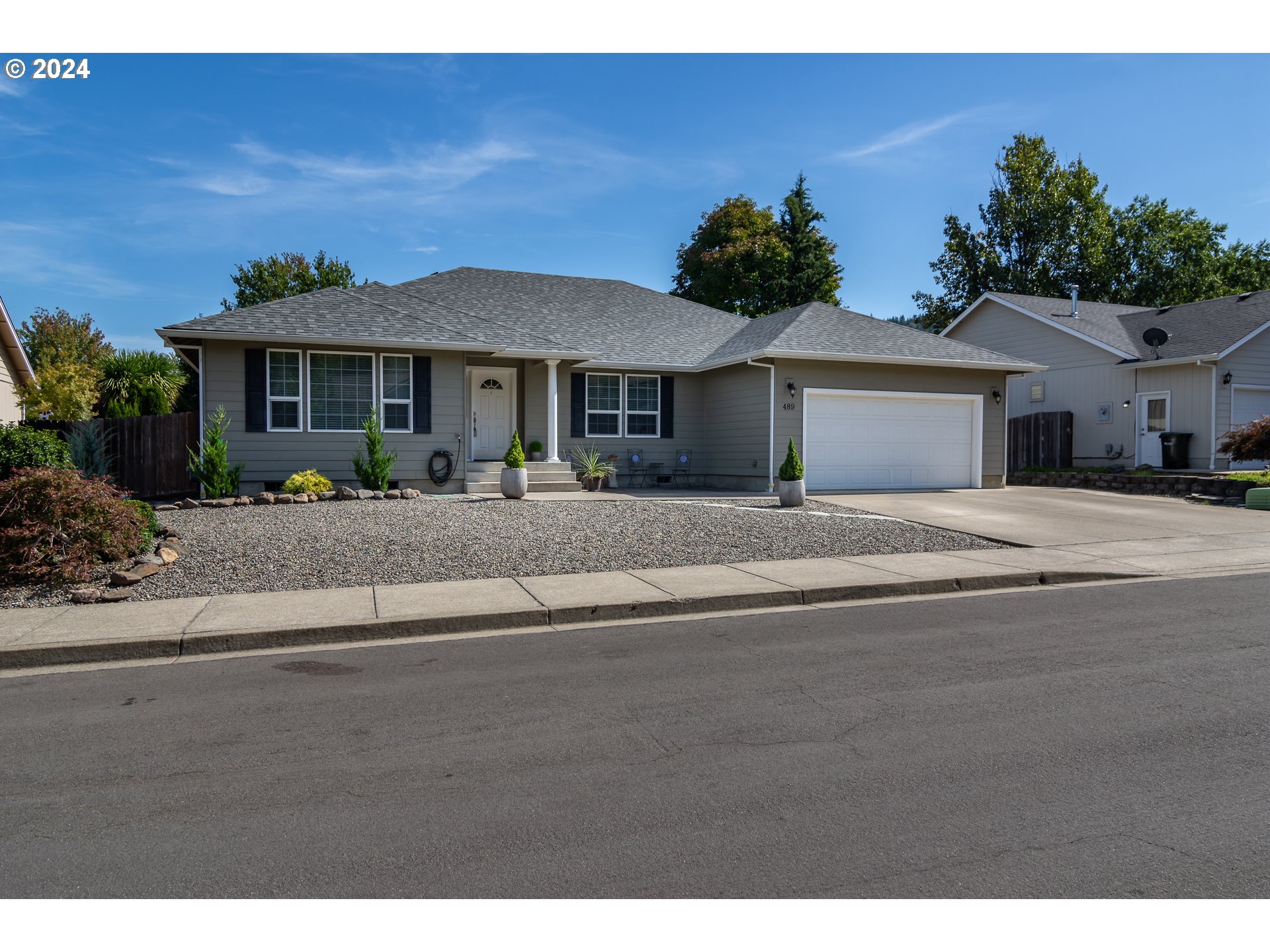 Oakbriar Ave, Roseburg, OR 97470