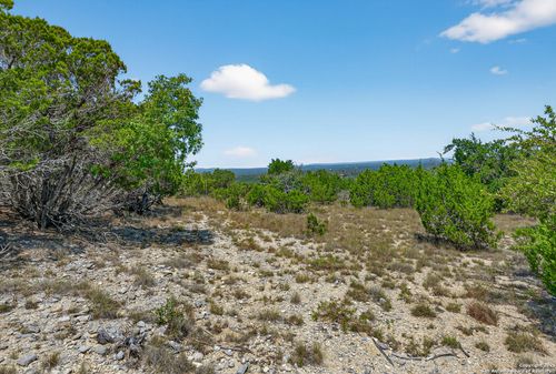 455 Oak View Dr, Lakehills, TX, 78063-6367 | Card Image