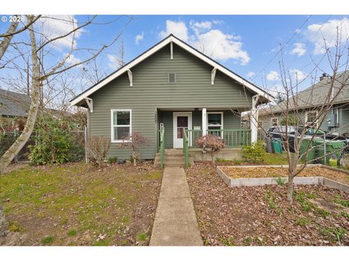 1207 E 11th St, Newberg, OR, 97132-3648 | Card Image