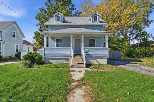 4040 Saint Clair St, Willoughby, OH, 44094-4721 | Card Image