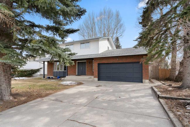 2419 Usher Road Nw, Home with 4 bedrooms, 2 bathrooms and 4 parking in Calgary AB | Image 3
