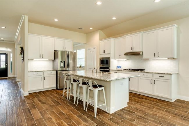203 Bentwater Ln, House other with 4 bedrooms, 2 bathrooms and 2 parking in Clute TX | Image 12